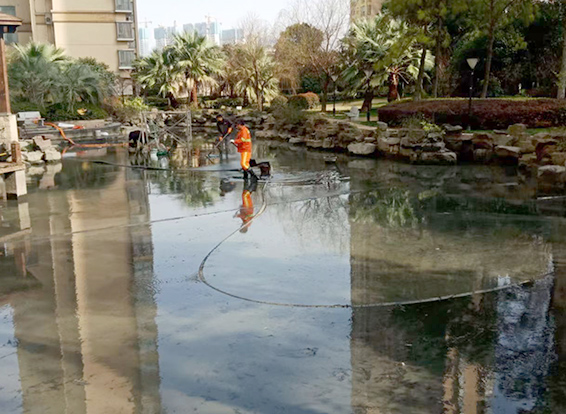 大石桥景观池淤泥清理